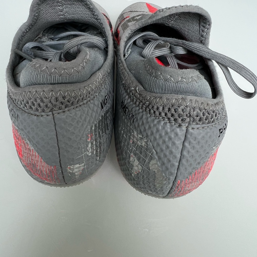 Nike Phantom Vision VSN 2 Elite DF F Soccer Cleats Football
CD4161-906 Size 4.5 - Picture 3 of 8